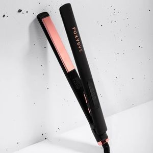 NWT - FOXYBAE ROSE GOLD TITANIUM SLEEK FLAT IRON